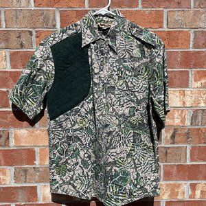 Huntress Woman's Button Down Hunting Camouflaged Fabric Padded Shoulder  Size L